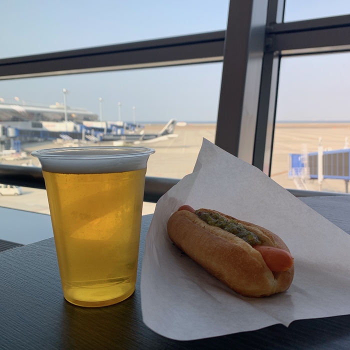 福岡旅行　ホットドッグとビール